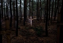 Selenskyj spricht von «Massengrab»: In der zurückeroberten Stadt Isjum wurden über 400 Leichen gefunden. - Evgeniy Maloletka/AP/dpa