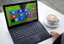 Blick auf die Kacheloptik von Windows 8 - Florian Schuh/dpa-tmn