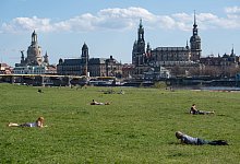 Abstandhalten - Foto: Robert Michael/dpa-Zentralbild/dpa