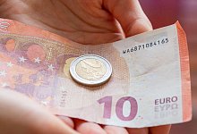 Der gesetzliche Mindestlohn steigt zum 1. Oktober auf 12 Euro je Stunde von zuvor 10,45 Euro. Seit 2015 ist der Mindestlohn damit um mehr als 40 Prozent gestiegen. - Fernando Gutierrez-Juarez/dpa-Zentralbild/dpa