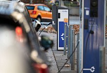 Ladeinfrastruktur für E-Autos - Marijan Murat/dpa