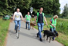 Hunde und Radfahrer - Marlen Grote