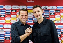 Miroslav Klose (r) und Joti Chatzialexiou - Daniel Karmann/dpa