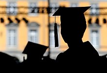 Promotion an Hochschulen - Julian Stratenschulte/dpa