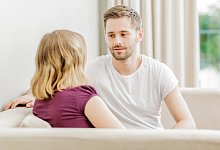 Paar unterhält sich - Monique Wüstenhagen/dpa-tmn