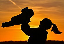 Mutter mit Kind - Patrick Pleul/dpa