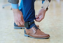 Fußfessel soll Opfer vor häuslicher Gewalt schützen - Andreas Arnold/dpa