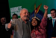 Sonia Guajajara mit Lula - Eraldo Peres/AP/dpa