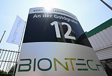 Biontech will deutschen Konkurrenten Curevac übernehmen - Arne Dedert/dpa