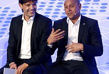 Ex-Real-Madrid-Stars Fernando Morientes und Roberto Carlos - picture alliance / dpa