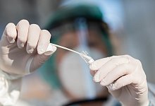 Corona-B&uuml;rgertests sollen k&uuml;nftig drei Euro kosten. Das teilte Gesundheitsminister Karl Lauterbach mit. - Tom Weller/dpa