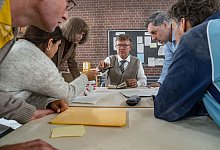 Prominente Besetzung: Torben Kessler (v.l.n.r.), Nilam Farooq, Anke Engelke, Justus von Dohn&aacute;nyi, Thomas Loibl und Florian David Fitz. - Wolfgang Ennenbach/Sony Pictures/BantryBay Productions GmbH/Deutsche Columbia Pictures Filmproduktion GmbH/Degeto Film GmbH/dpa