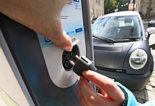 Elektroauto Stecker - Vera Gerstendorf-Welle