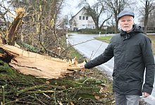 Unfachmännisch: Grünen-Chef Jürgen Rosenow (Foto) kann das Ausmaß der vom Kreis Lippe durchgeführten Maßnahme an der Ohrser Straße nicht fassen. - Sandra Castrup