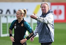 Lea Schüller und Horst Hrubesch - Arne Dedert/dpa