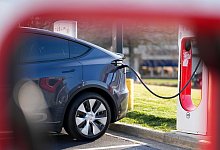 Tesla - USA - Mike Stewart/AP/dpa