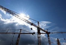 Baukr&auml;ne - Karl-Josef Hildenbrand/dpa