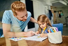 Linkshänder-Kind - Zeljko Dangubic/Westend61/dpa-tmn