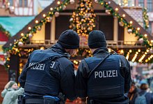 Polizei auf dem Weihnachtsmarkt - Andreas Arnold/dpa