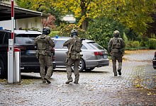 Paderborn, 8. Oktober 2025: Großeinsatz der Polizei am Westfalen-Kolleg wegen Messerangriff - Niklas Tüns