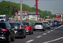 Schwertransporter umgekippt - A4 bei Köln gesperrt - Henning Kaiser/dpa