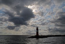 Sonne und Wolken an der Ostsee - Bernd W&uuml;stneck/dpa