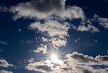 Mix aus Sonne und Wolken - Rolf Vennenbernd/dpa