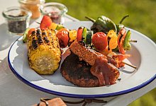 Lecker, so ein Veggie-Grillteller - vor allem dann, wenn man vorab geprüft hat, dass keine bedenklichen Zusatzstoffe im Grillgut stecken. - Christin Klose/dpa-tmn