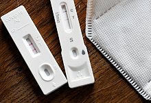 Positiver Corona-Schnelltest - Foto: Federico Gambarini/dpa