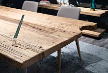 Holztisch - Foto: Franziska Gabbert/dpa-tmn