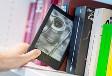 Viel Lesestoff: Sieben E-Book-Reader erhalten die Bewertung &laquo;gut&raquo; - Foto: Zacharie Scheurer/dpa-tmn