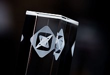 Eine Trophäe bei der Verleihung des Grimme Online Awards. Der undotierte Grimme Online Award gilt als wichtigste deutsche Auszeichnung für herausragende Online-Publizistik. - Rolf Vennenbernd/dpa