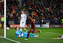 Kingsley Coman (M) trifft kurz vor Spielende f&uuml;r die M&uuml;nchner in Salzburg zum 1:1. - Sven Hoppe/dpa