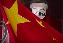 Chinesische Flagge - Foto: Mark Schiefelbein/AP/dpa