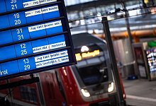 Umstieg, Ersatz, Storno: Das k&ouml;nnen Bahnreisende einfordern - Foto: Matthias Balk/dpa/dpa-tmn