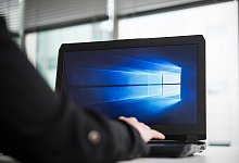 Mensch am Laptop - Foto: Robert G&uuml;nther/dpa-tmn