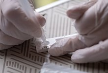 Corona-Schnelltest - Foto: Sebastian Gollnow/dpa/Symbolbild