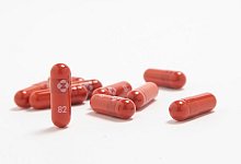 Gro&szlig;britannien l&auml;sst erste Pille zur Behandlung von Covid-19 zu - Foto: Merck & Co./AP/dpa