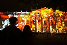 Kunstaktion am Fridericianum - Foto: Uwe Zucchi/dpa