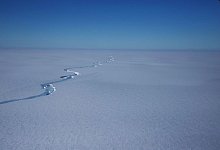 Eisberg in der Antarktis - Foto: Andy Van Kints/British Antarctic Survey/dpa