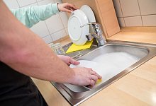 Nur Sp&uuml;lmittel-Konzentrate &uuml;berzeugen - Foto: Christin Klose/dpa-tmn