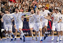 Die Kieler Spieler jubeln nach dem Sieg im Sieben-Meter-Werfen. - Marius Becker/dpa