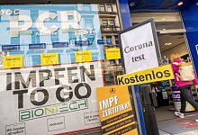 Apotheke in M&uuml;nchen - Foto: Peter Kneffel/dpa