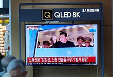 Ein Fernsehbildschirm in Seoul zeigt eine Nachrichtensendung, in der &uuml;ber Nordkoreas angeblichen Test einer neuartigen &laquo;Lenkwaffe&raquo; berichtet wird. - Lee Jin-Man/AP/dpa