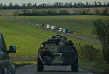 Russisches Milit&auml;rfahrzeug in Olyonivka - Foto: Alexei Alexandrov/AP/dpa