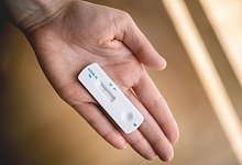 Corona-Schnelltests am Tag des Besuchs machen - Foto: Zacharie Scheurer/dpa-tmn