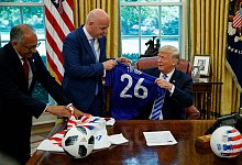 Trump und Infantino - Evan Vucci/AP/dpa