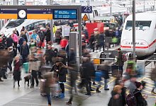 Kunden benoten Deutsche Bahn - Foto: Tobias Hase/dpa