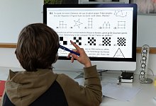 Schulunterricht zu Hause - Foto: Ulrich Perrey/dpa