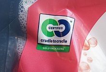 Cradle-to-Cradle-Logo - Bernd Diekjobst/-/dpa-tmn